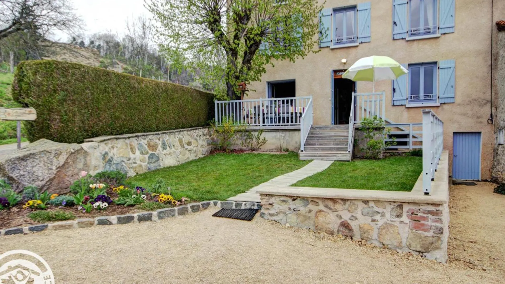 Gite Rural Familial Avec Jardin, Terrasse Et Equipements Modernes Pres Du Parc Livradois Forez - Fr-1-496-22 Chérier